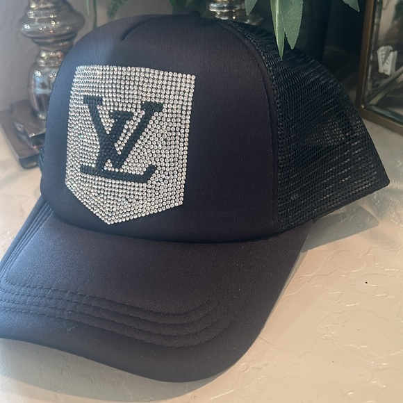 LV Vuitton black hat - Picture 2 of 4